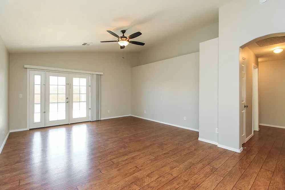 3 bed, 2.0 bath, 1306 sqft, $2,350 — Photo 3