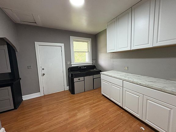 5th image of 918 Walnut St #2