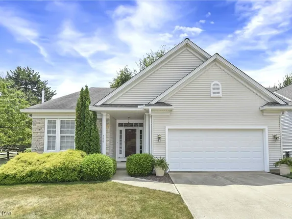 566 Brennans Ct, Avon Lake, OH 44012