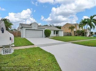 18641 Shauna Manor Dr, Boca Raton, FL 33496