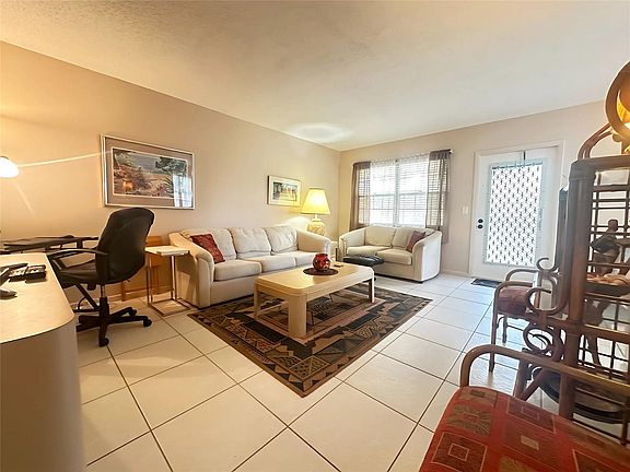 2nd image of 288 Ventnor #288
