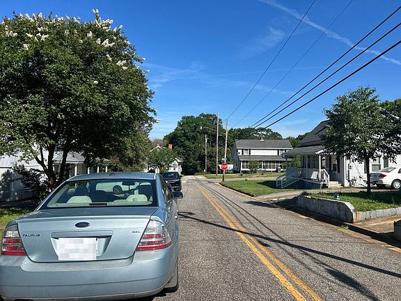 4th image of 16 Walnut St