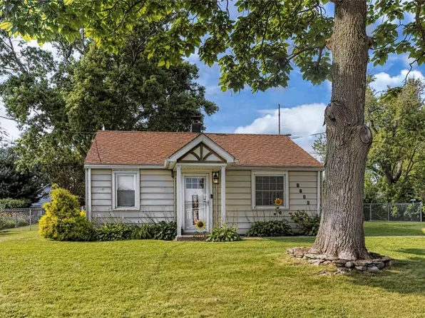 1230 E Arlington Rd, Erie, PA 16504