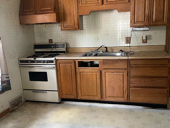 2nd image of 1210 Harrison St