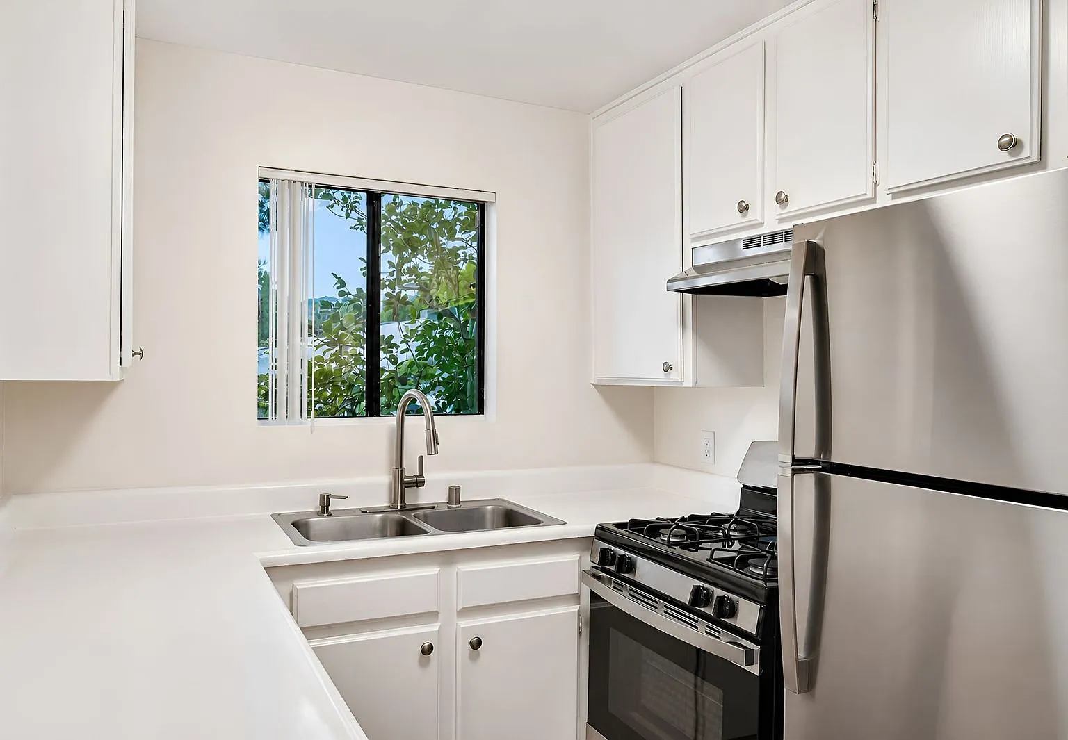 Orange Apartments — Photo 1