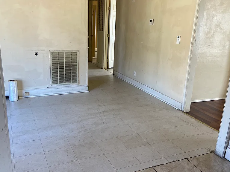 308 W Indiana Ave — Photo 4