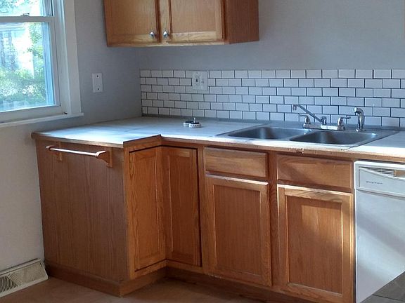 5th image of 1017 Washington Ave #2