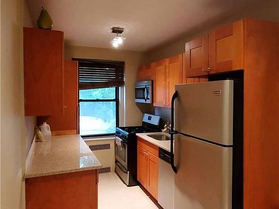 4th image of 170-40 Highland Ave #203
