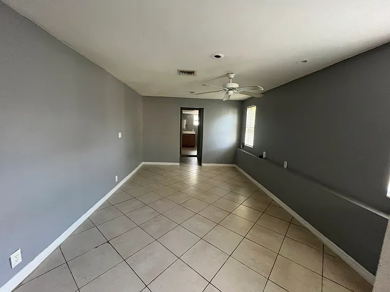 1154 Travis Ave #B — Photo 4