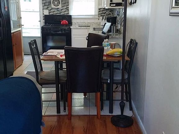 4th image of 8960 Tidewater Dr #B