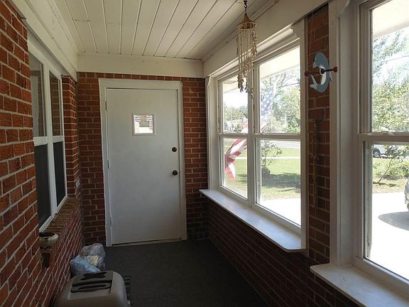2nd image of 1580 E Jordan St