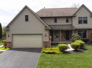 2278 Woods Edge Rd, Perrysburg, OH 43551