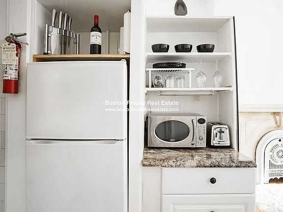 4th image of 109 Dartmouth St #A
