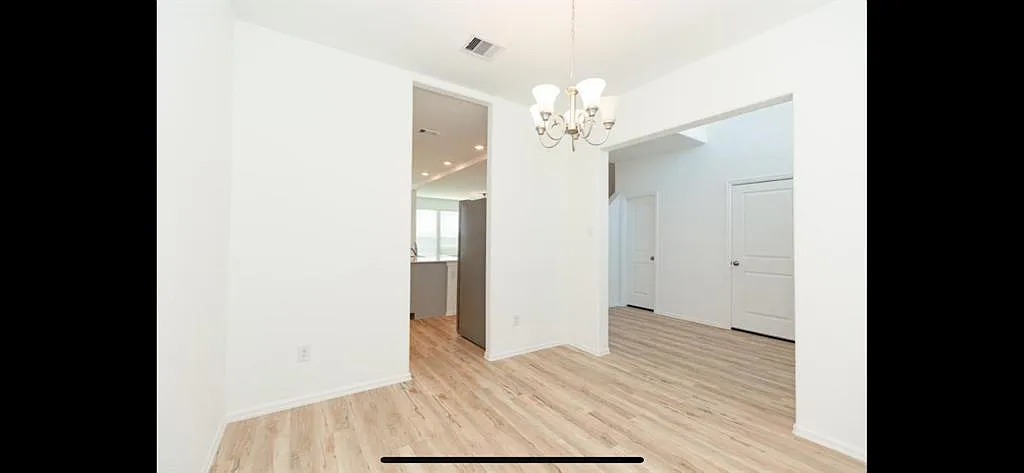 4 bed, 2229 sqft, $2,400 — Photo 4
