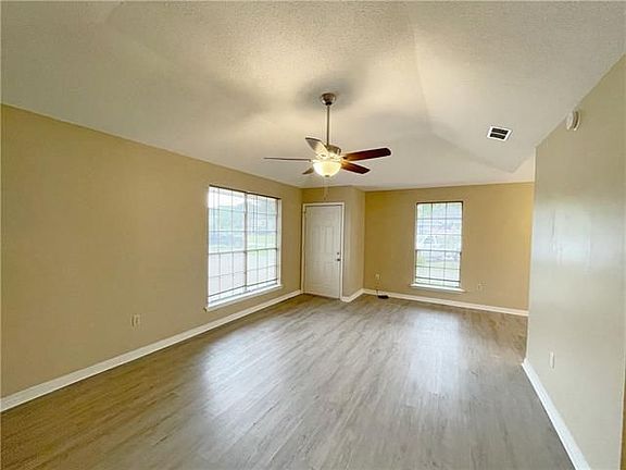 3rd image of 104 Parkway North Dr