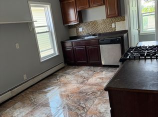 56 W 4th St APT 2, Lowell, MA 01850