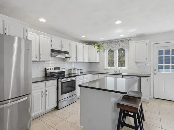 5 Candice Ct #1, Woburn, MA 01801