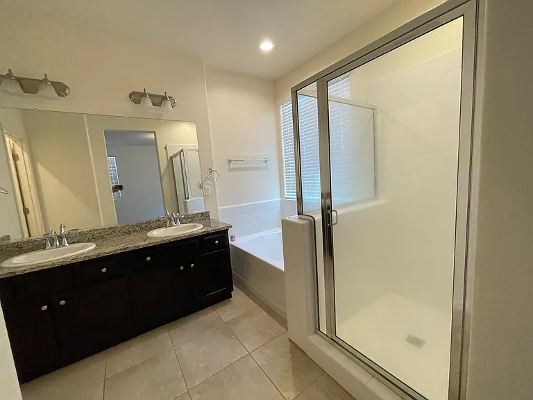 214 Fowler Ct — Photo 9
