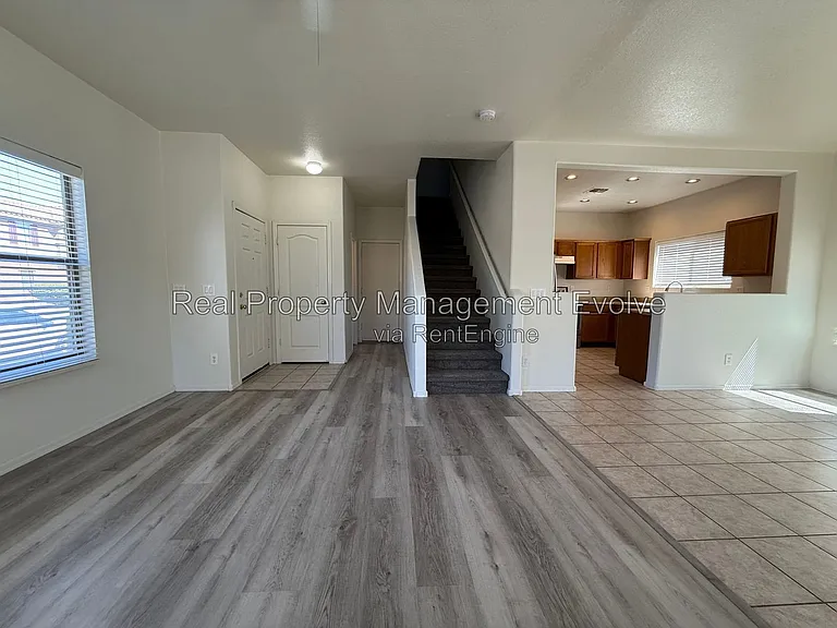 9503 N 82nd Ln — Photo 5