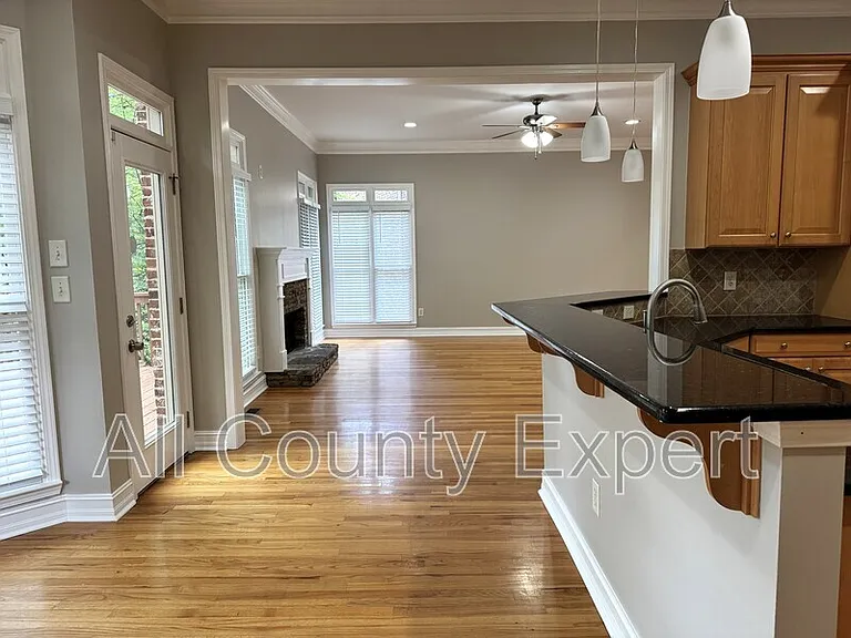 889 Lenox Ct NE — Photo 14