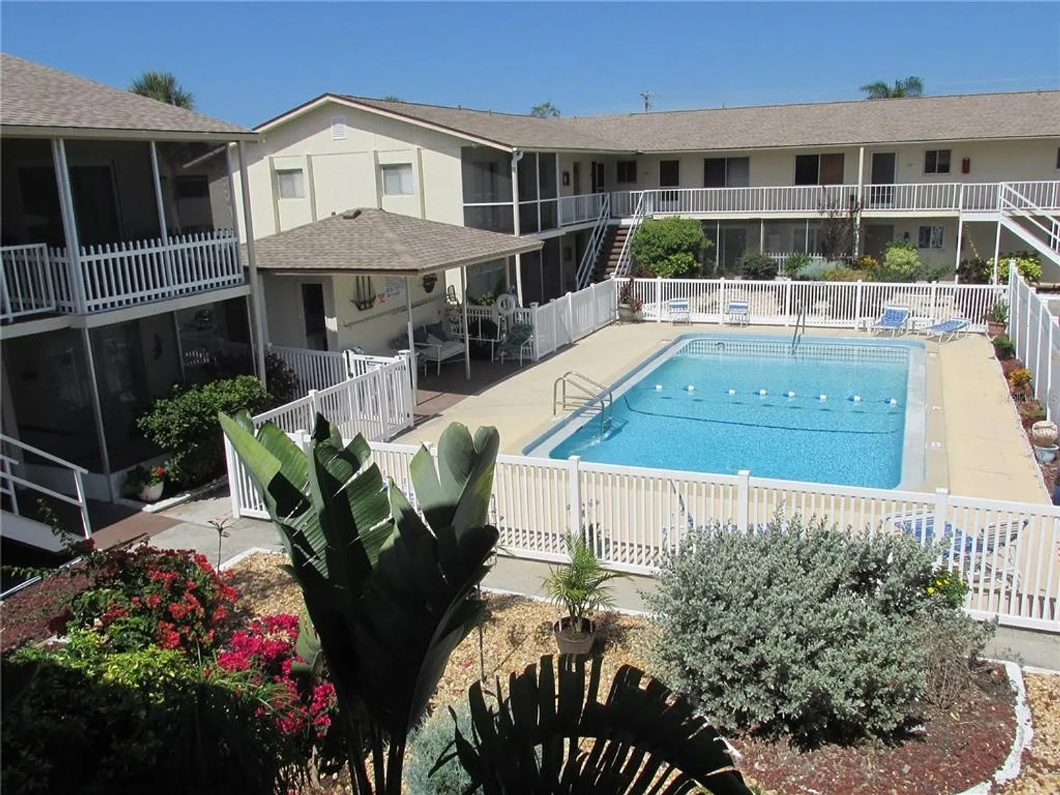 2 bed, 716 sqft, $1,800 — Photo 2