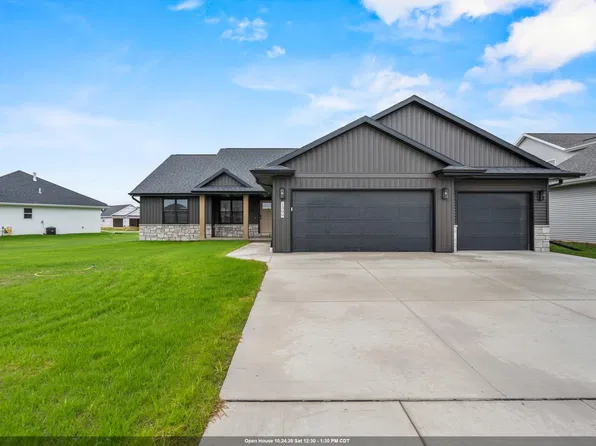 1399 Crossroads Dr, De Pere, WI 54115