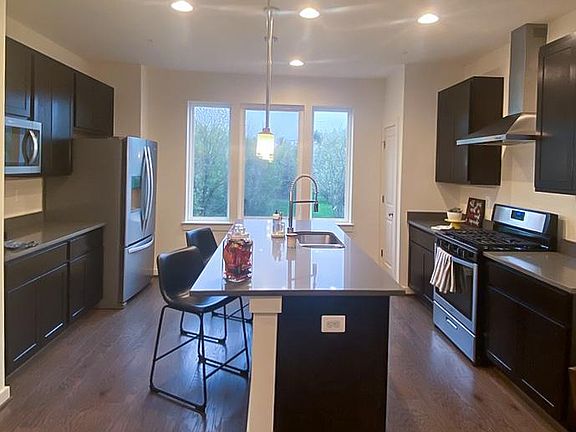 3rd image of 1534 Trafalgar Ln