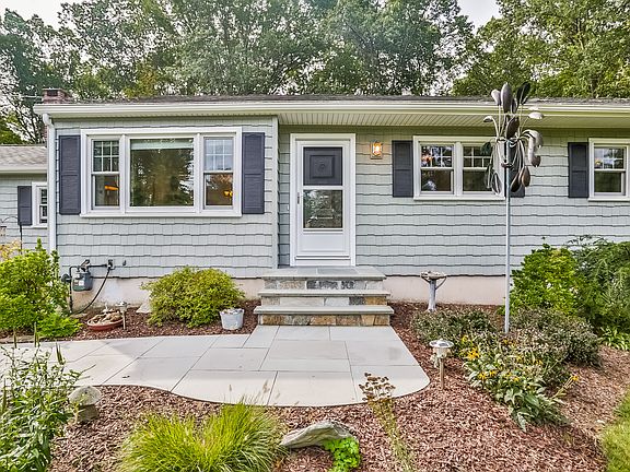 4th image of 54 Appleblossom Ln