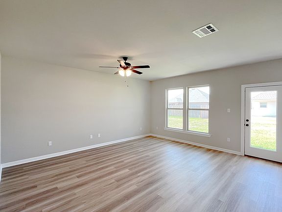 Raeford IV G - Living - DSLD Homes