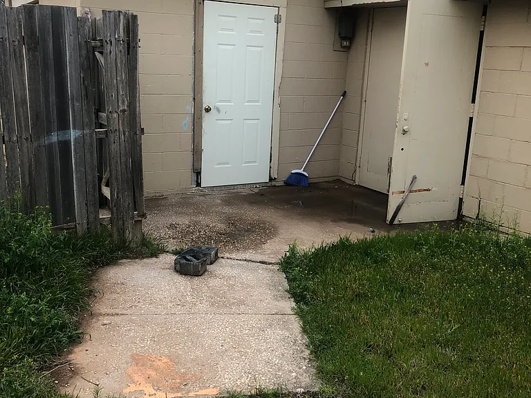 1109 Alameda Ave — Photo 6