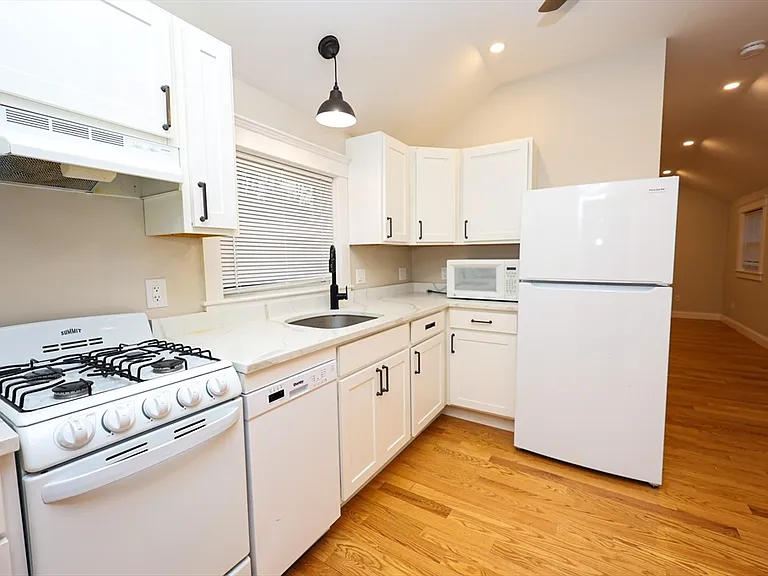85 Oak St #85 — Photo 21