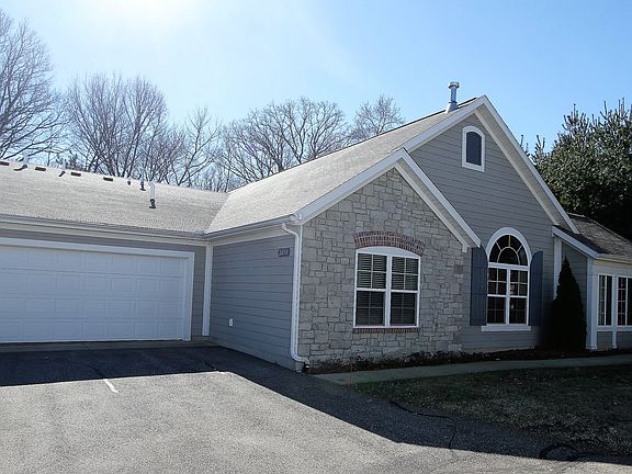 2nd image of 2858 Villa Ln