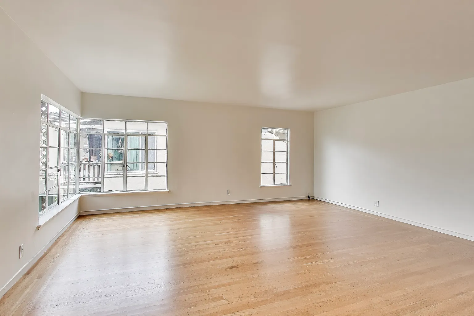 2247 Ivy Dr APT 3 photo 1