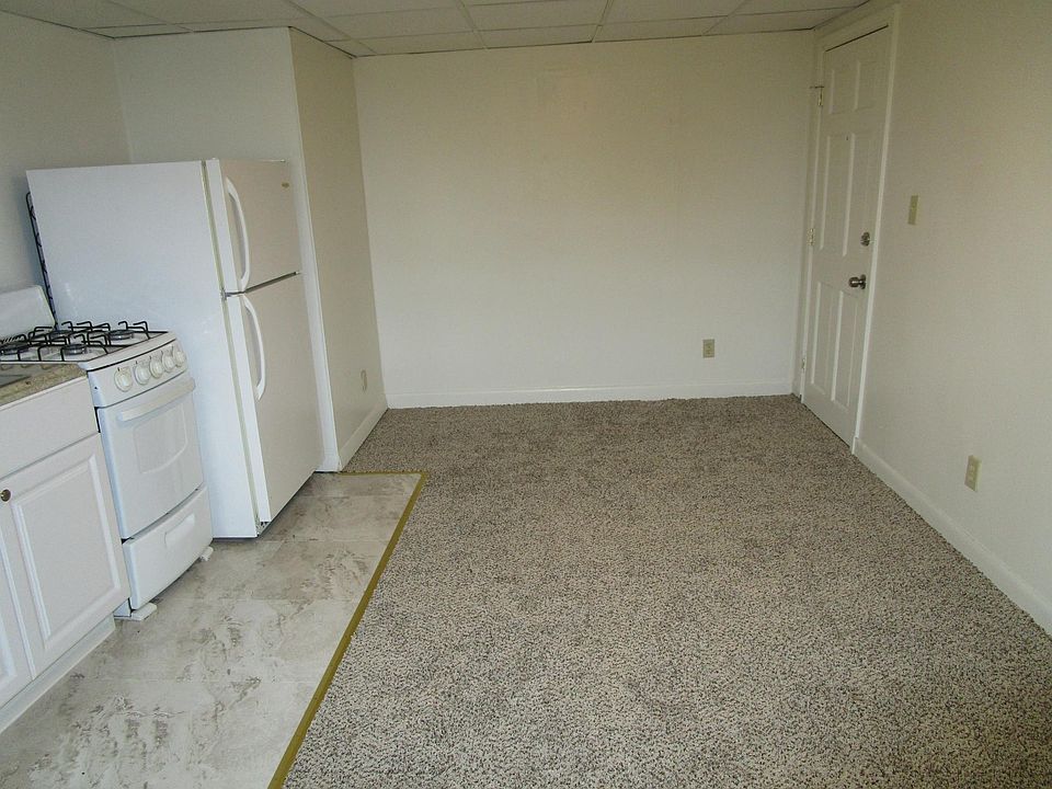 2nd image of 32 Kinsley St #9