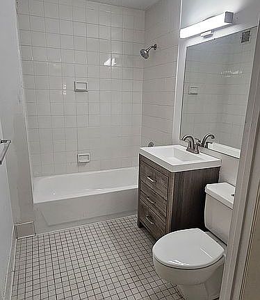 4th image of 1901 Madison Ave APT 215