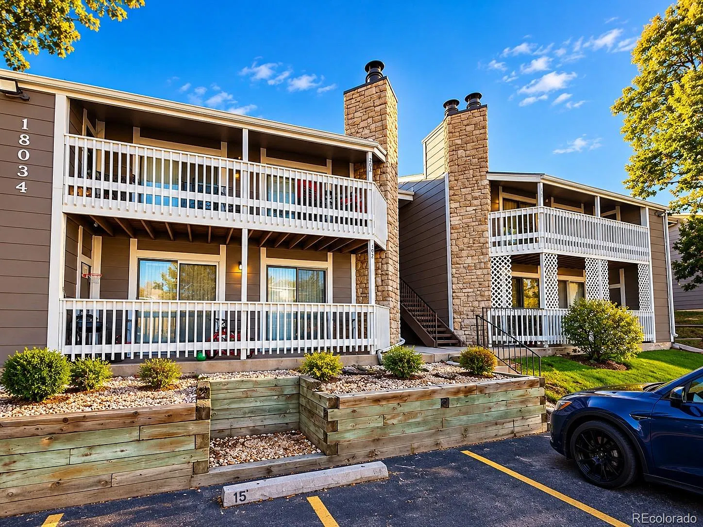 Robinwood Condos — Photo 1