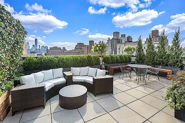 1st image of 135 W 14th St