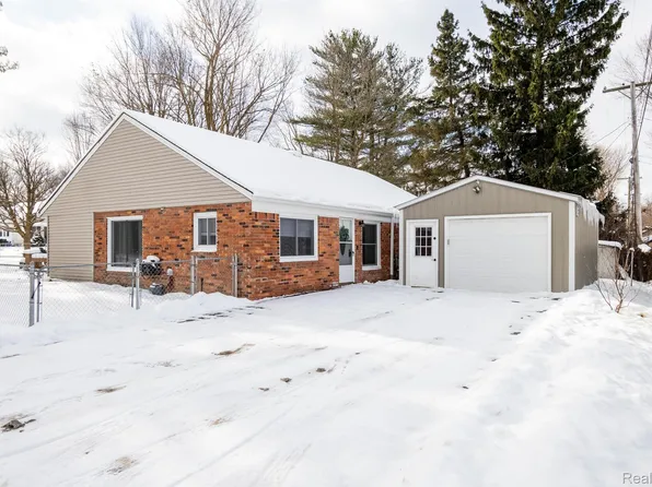 412 2nd St, Oxford, MI 48371