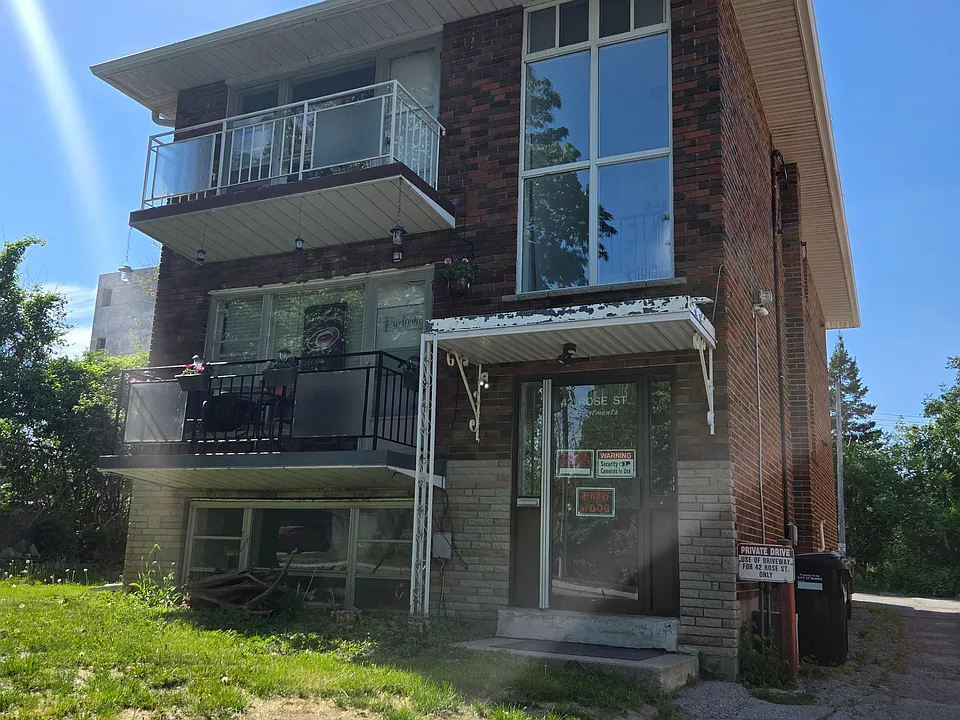 42 Rose St #1