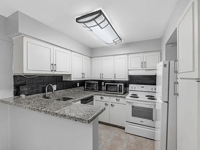 2647 Marilee Ln — Photo 11