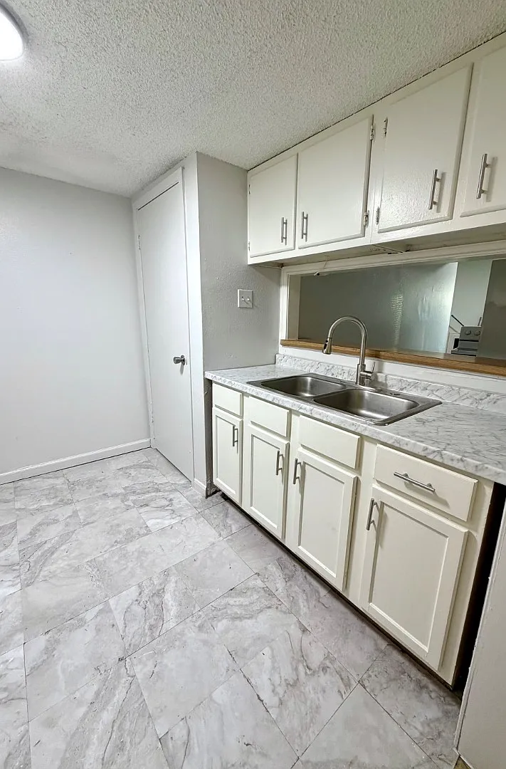 105 Windward St - 105 Windward St, Unit C — Photo 1