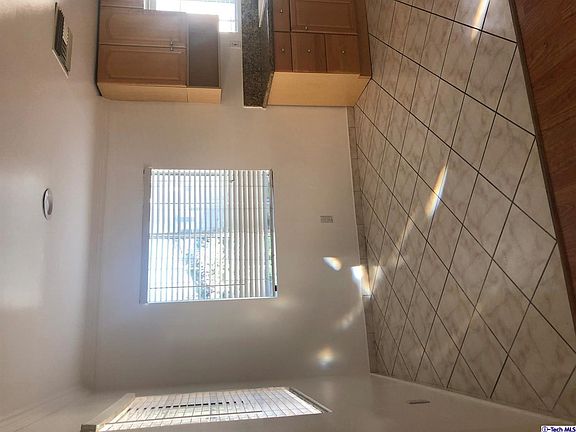 4th image of 718 E Orange Grove Ave