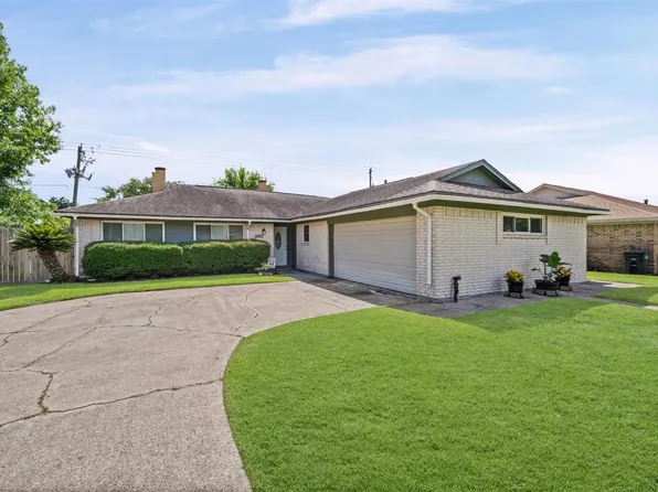 4915 Charnock Dr, Alvin, TX 77511