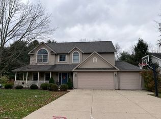 142 Poolside Ln, Dover, OH 44622