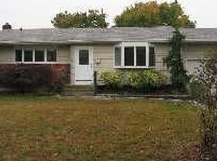 4 Delaware Ave, Commack, NY 11725