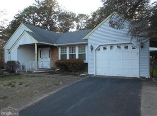 27 Ardmore St, Manchester Township, NJ 08759