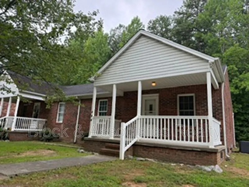 724 Breeze Hill Rd