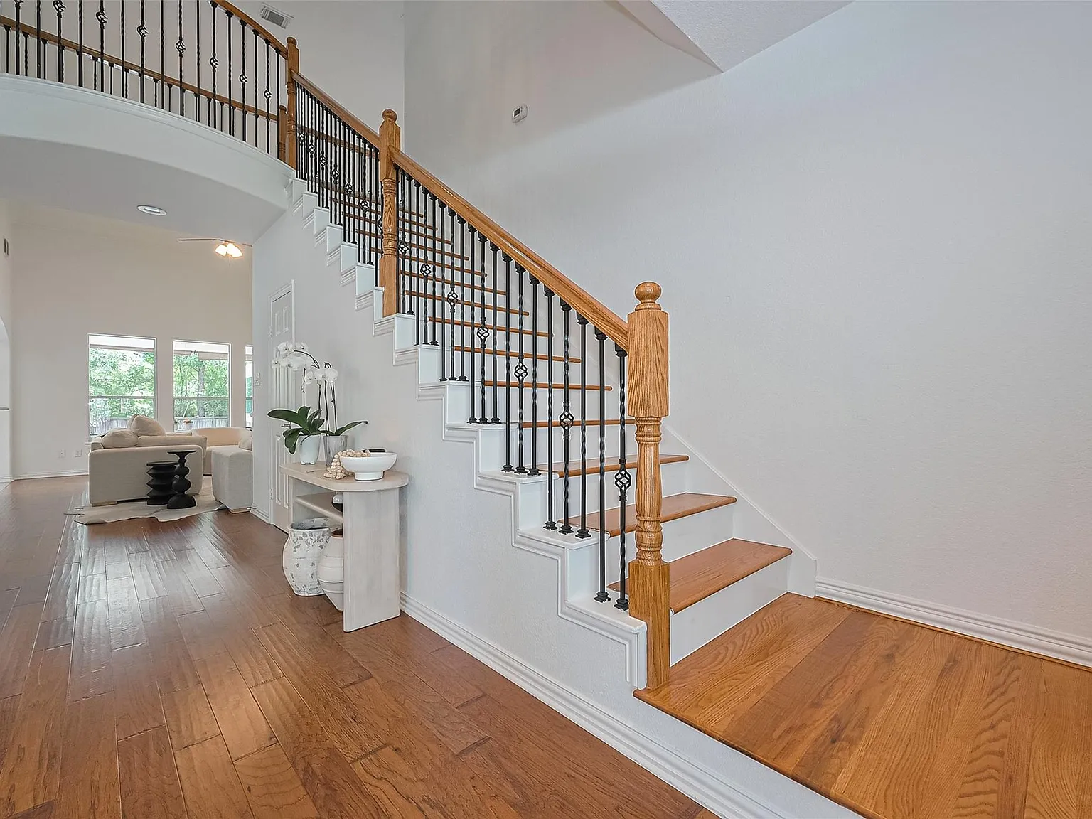 4 bed, 3.5 bath, 2850 sqft, $4,600 — Photo 4