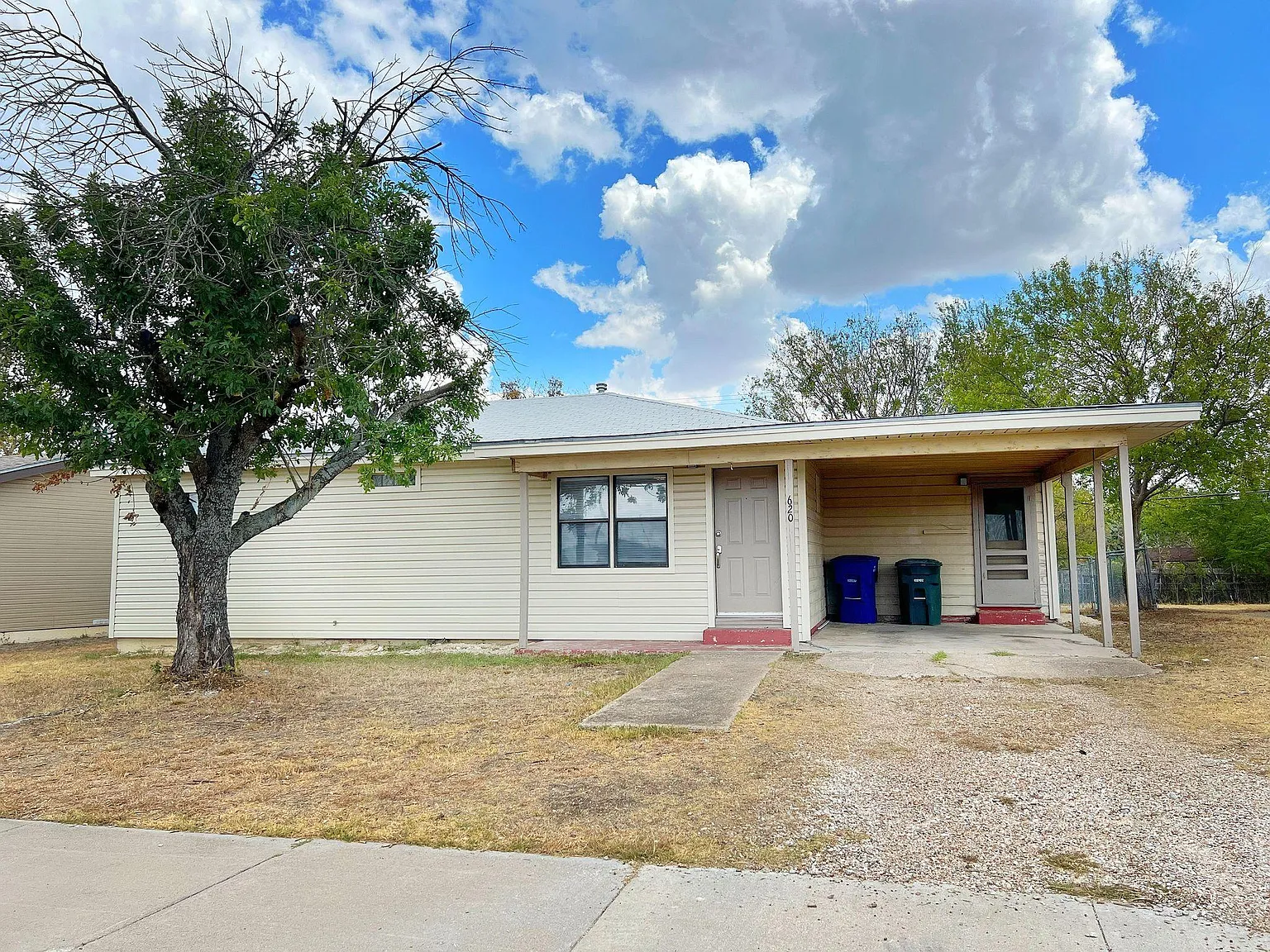 3 bed, 972 sqft, $1,125 — Photo 2
