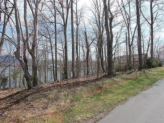 4th image of 35 Blackwater Cir